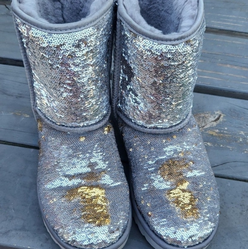 **SOLD**UGG CLASSIC SHORT COSMOS SEQUIN SILVER GOLD BOOTS - Picture 6 of 11